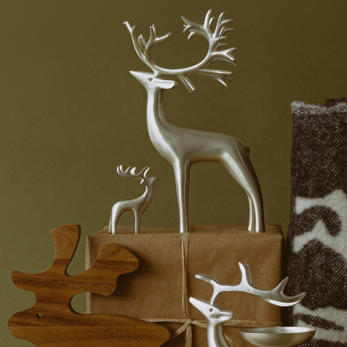 Inari Silvered Reindeer, 24 cm – PENTIK