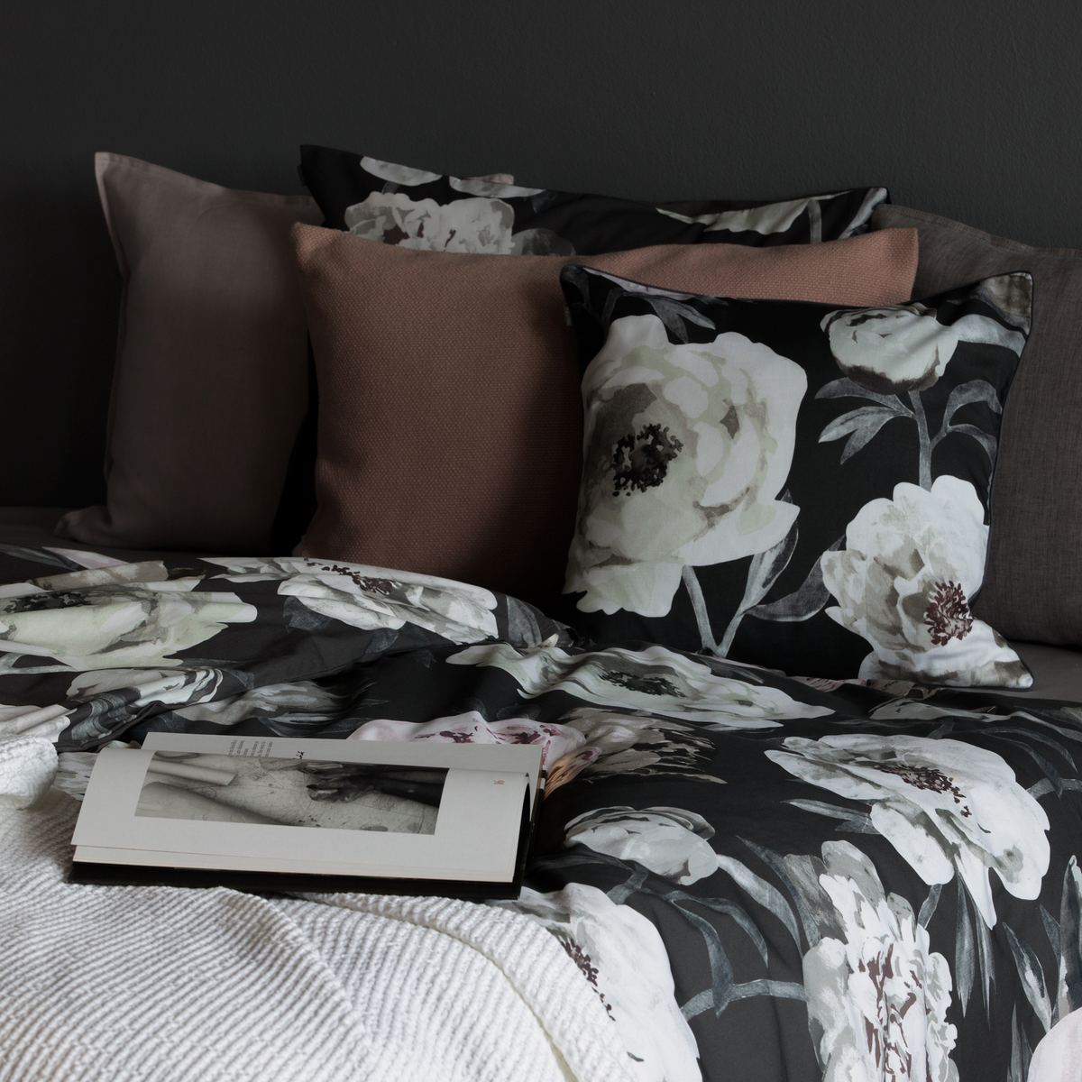Pioni Cushion Cover