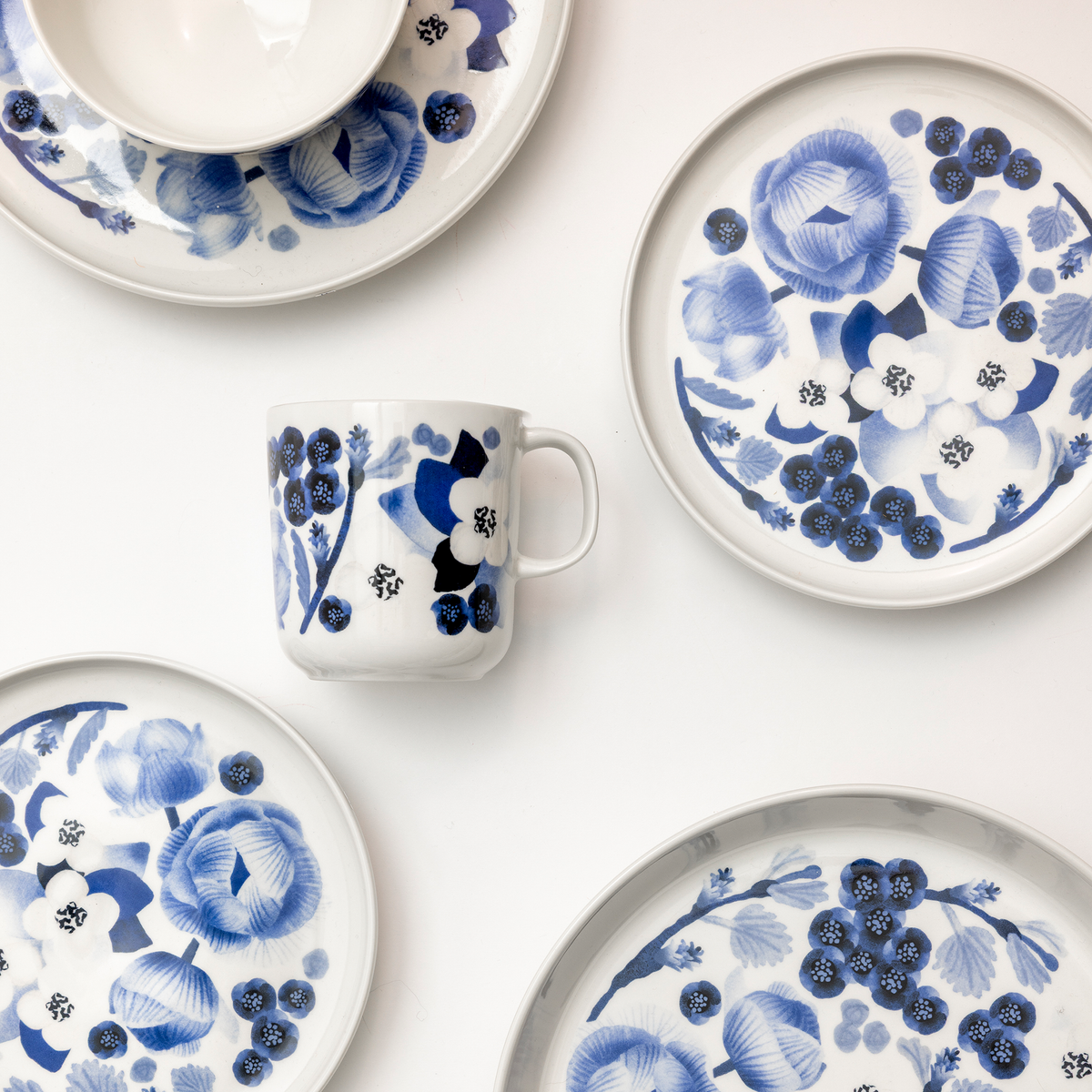 Lapin Kukka Plate, Blue 25 cm – PENTIK